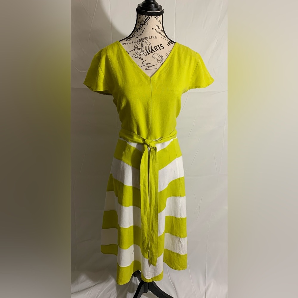 EY Boutique- A-line Kiwi & White dress. Size L.  V neck. Linen & Rayon blend.